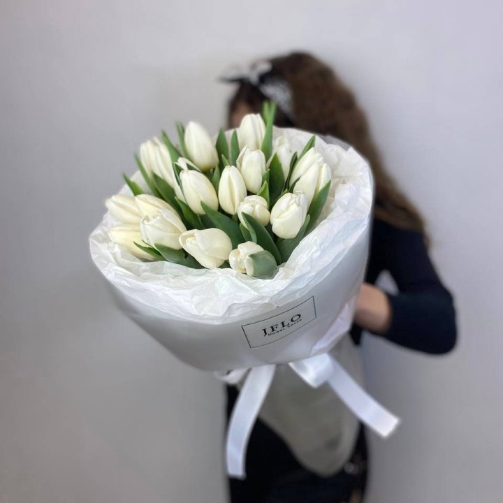  19 белых воздушных тюльпанов в Йошкар-Оле