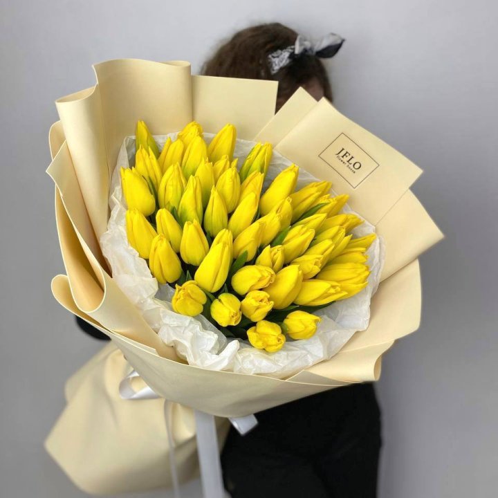 51 жёлтый тюльпан в Йошкар-Оле