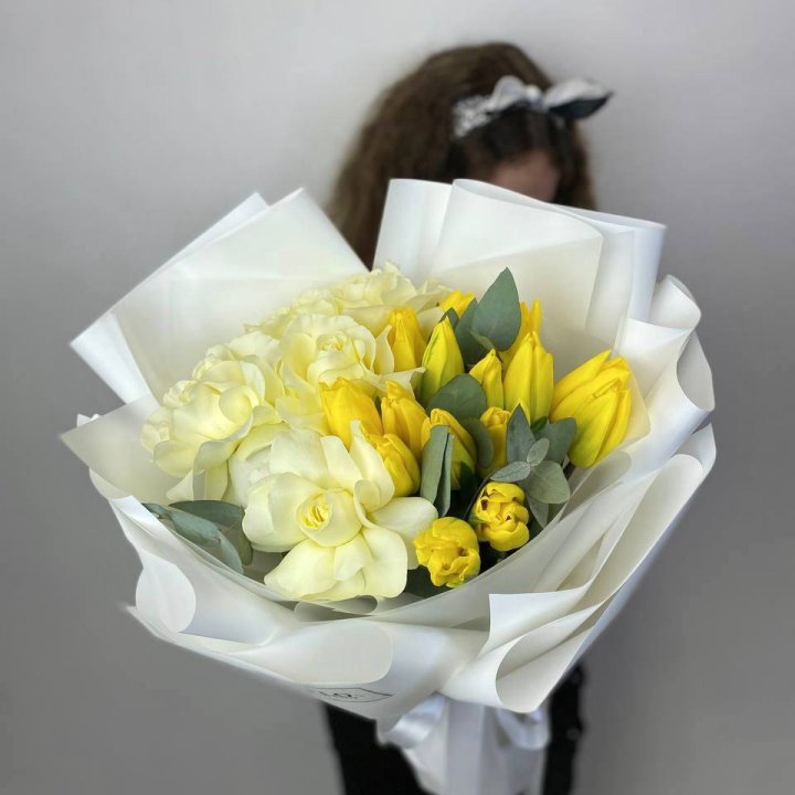 Дуо жёлтые тюльпаны и розы в Йошкар-Оле
