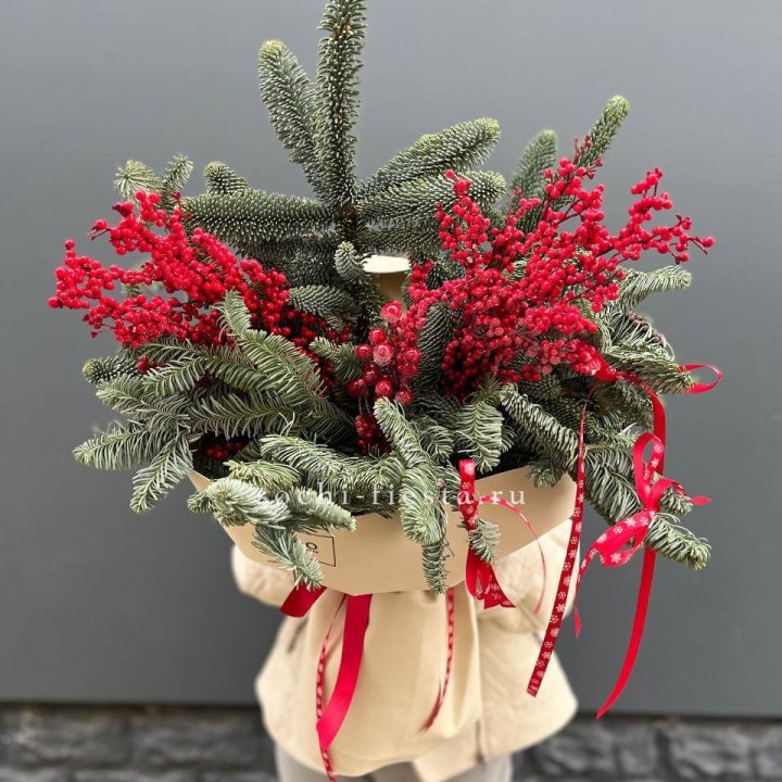 Букет нобилиса и ягод в Йошкар-Оле