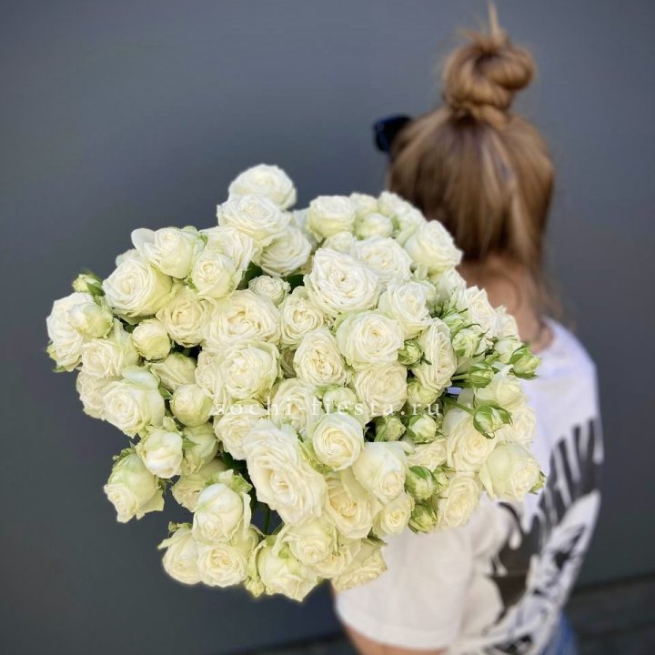 Охапка кустовых роз бомбастик  в Йошкар-Оле