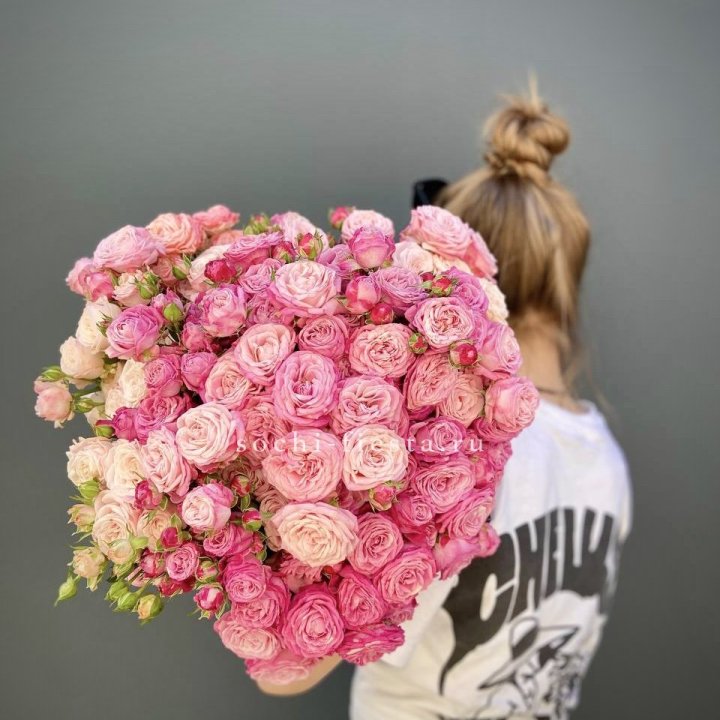 Охапка кустовых роз бомбастик пинк в Йошкар-Оле