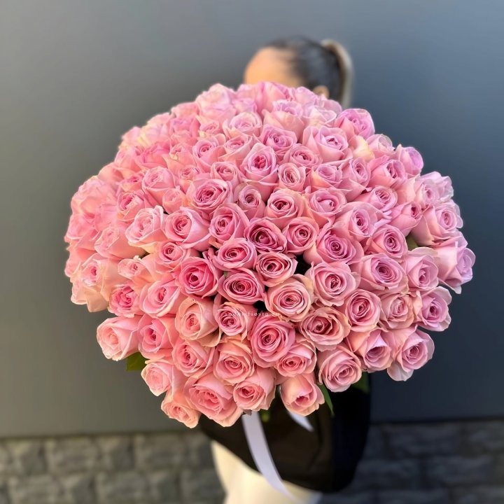 Охапка из 101 розовой розы в Йошкар-Оле