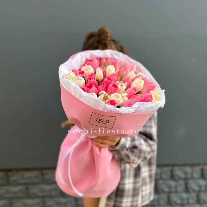 51 бело-розовый тюльпан в Йошкар-Оле