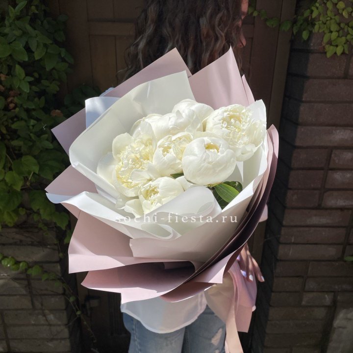9 белоснежных пионов в Йошкар-Оле