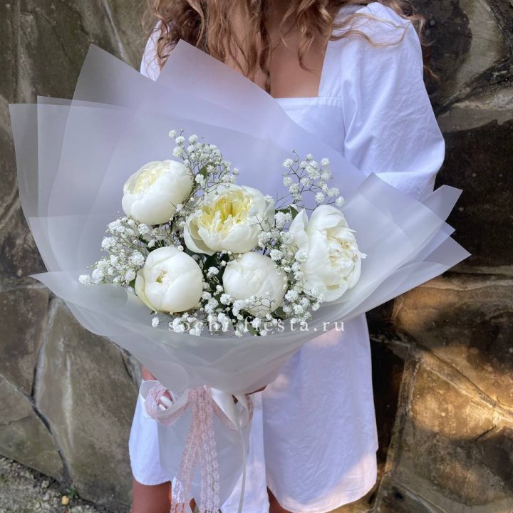 Букет белых пионов "Файв" в Йошкар-Оле