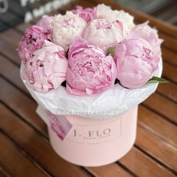 Цилиндр с пионами "Лилу" в Йошкар-Оле