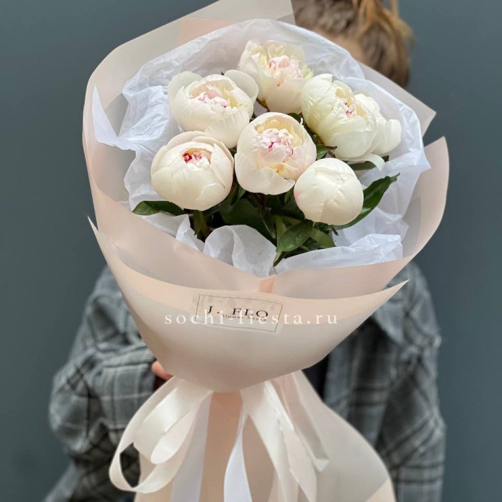 Букет белых пионов в Йошкар-Оле