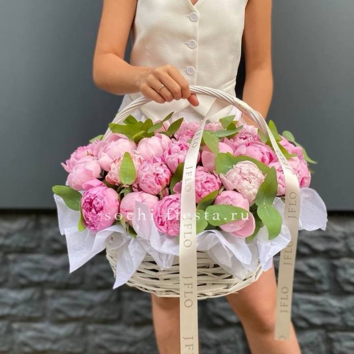 29 пионов в корзине в Йошкар-Оле