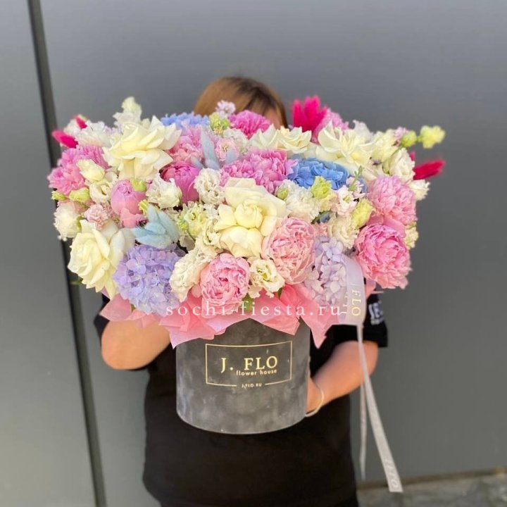 Цилиндр с пионами "Аса" в Йошкар-Оле