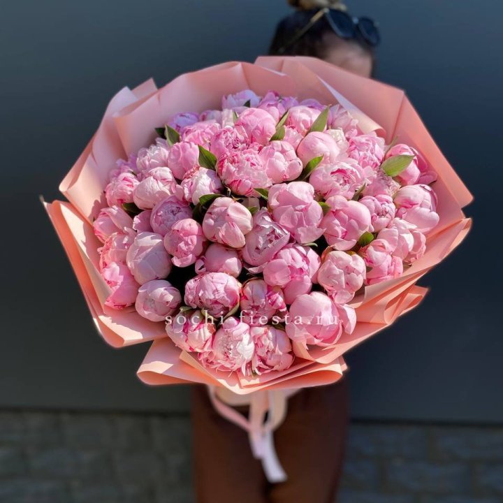 Нежный букет 51 пионов  в Йошкар-Оле