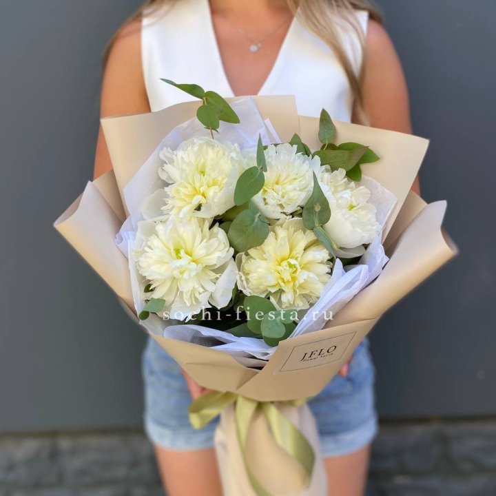  Букет белых пионов в Йошкар-Оле