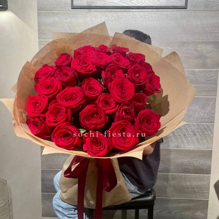 37 красных роз в крафте в Йошкар-Оле