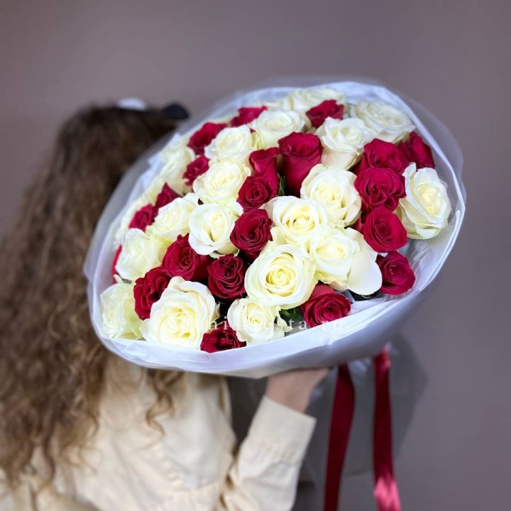 Букет из красных белых 45 роз в Йошкар-Оле