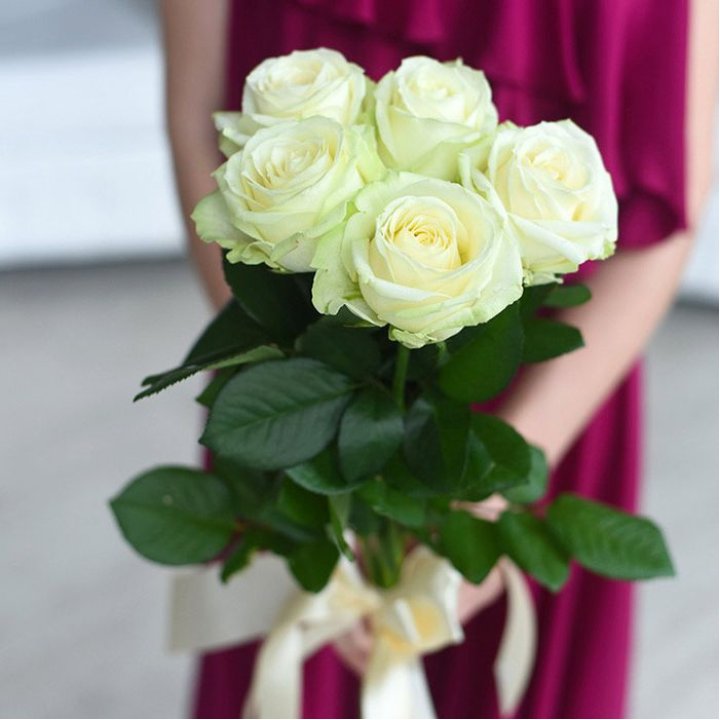 5 белых роз в Йошкар-Оле