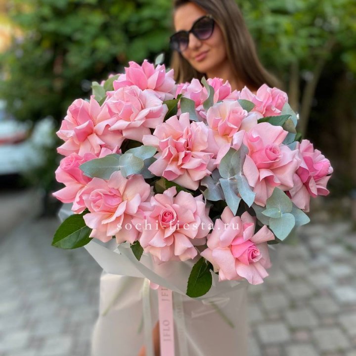 17 Розовых  французских роз в Йошкар-Оле