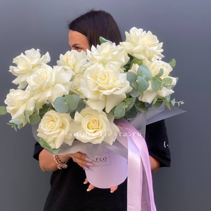11 Французских белых роз в боксе в Йошкар-Оле