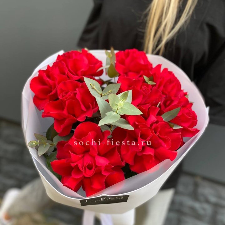 9 Красных французских роз в Йошкар-Оле