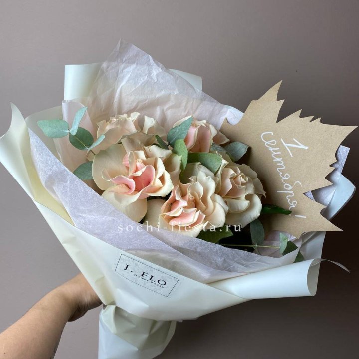 Букет кремовых роз к дню знаний в Йошкар-Оле