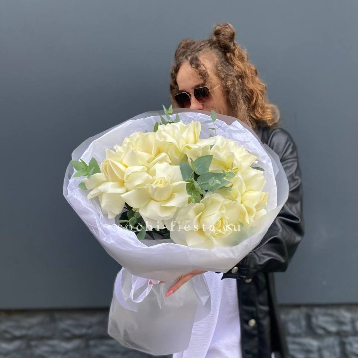 7 Белых французских роз  в Йошкар-Оле