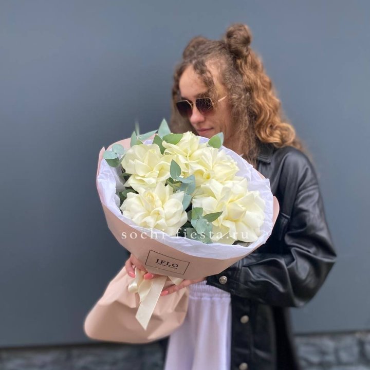 5 Белых французских роз в Йошкар-Оле