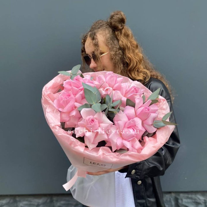 7 розовых роз в Йошкар-Оле