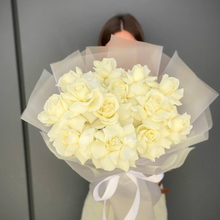 13 белых роз в Йошкар-Оле