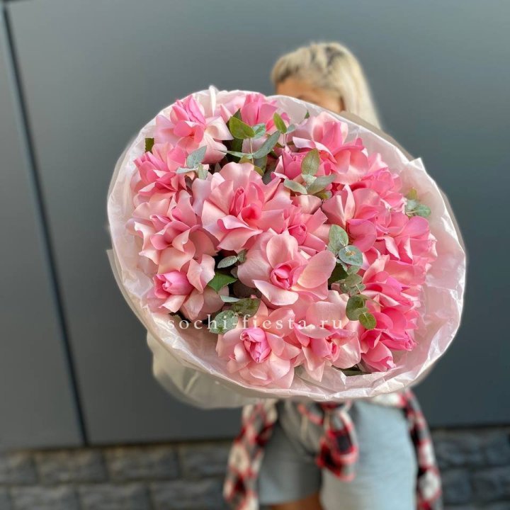 17 розовых роз в Йошкар-Оле