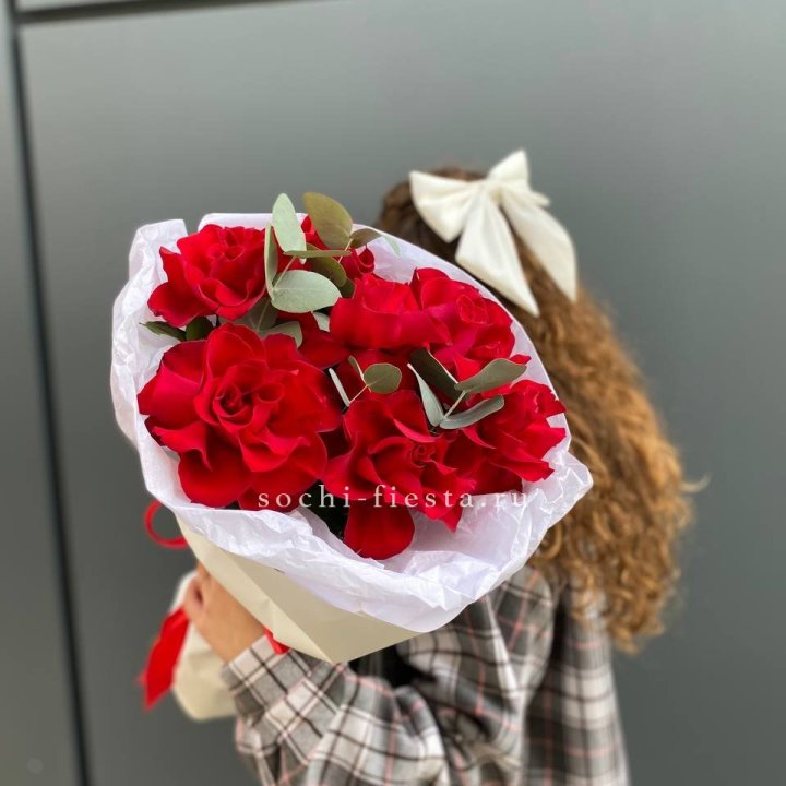 7 красных французских роз в Йошкар-Оле