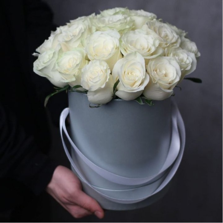 15 белых роз в цилиндре в Йошкар-Оле