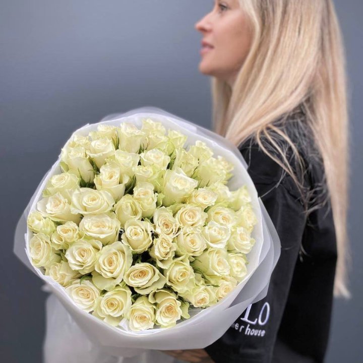 Воздушный букет из 51 белой кенийской розы в Йошкар-Оле