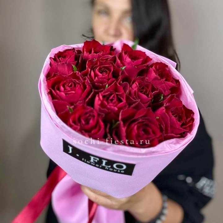 11 красных роз мадам ред в Йошкар-Оле