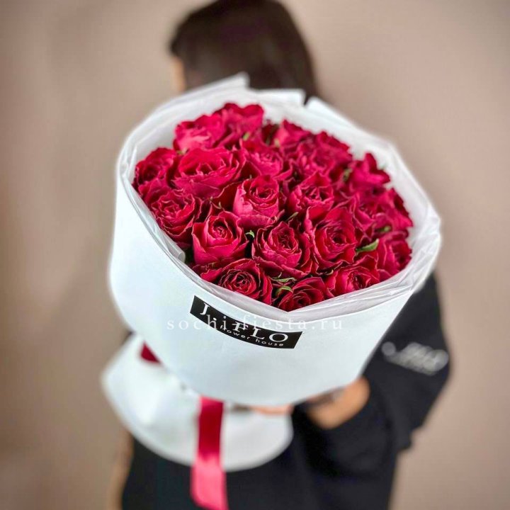 Букет красных роз мадам ред в Йошкар-Оле