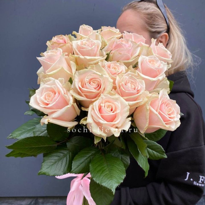 15  кремовых высоких роз в Йошкар-Оле