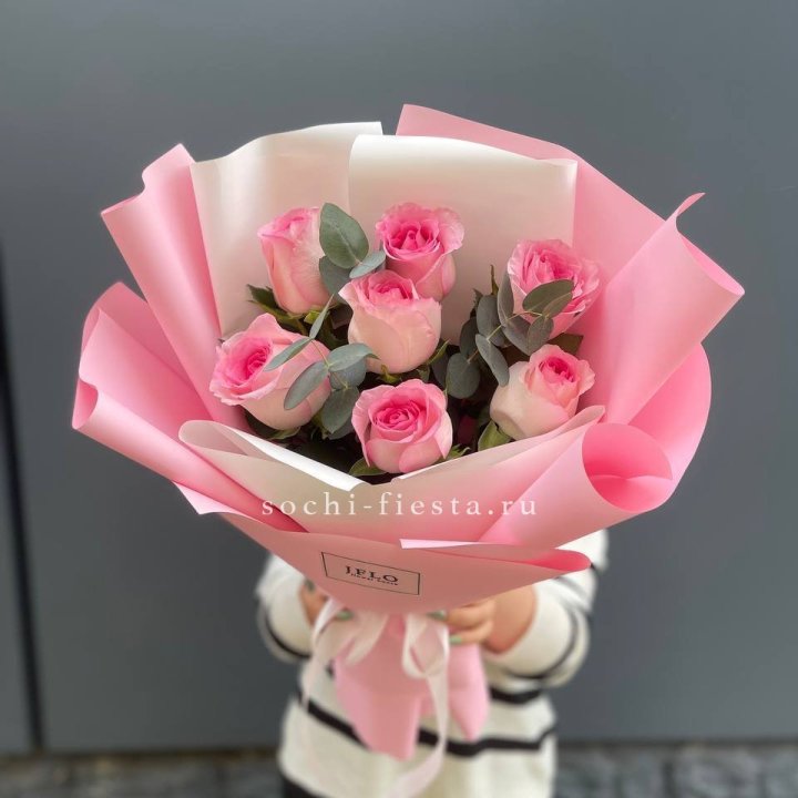 7 роз с эвкалиптом в Йошкар-Оле