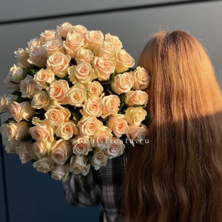 Охапка кремовых роз в Йошкар-Оле