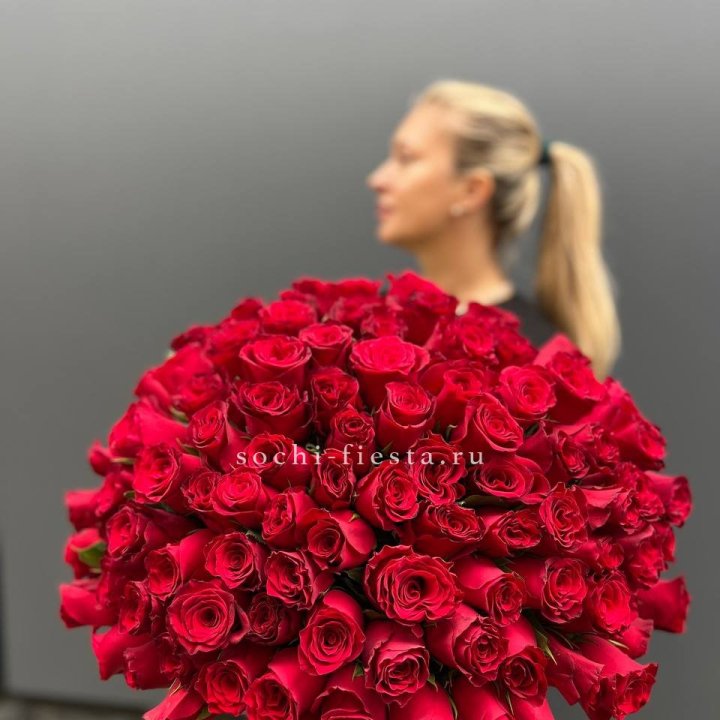 Охапка из 101 красной розы в Йошкар-Оле