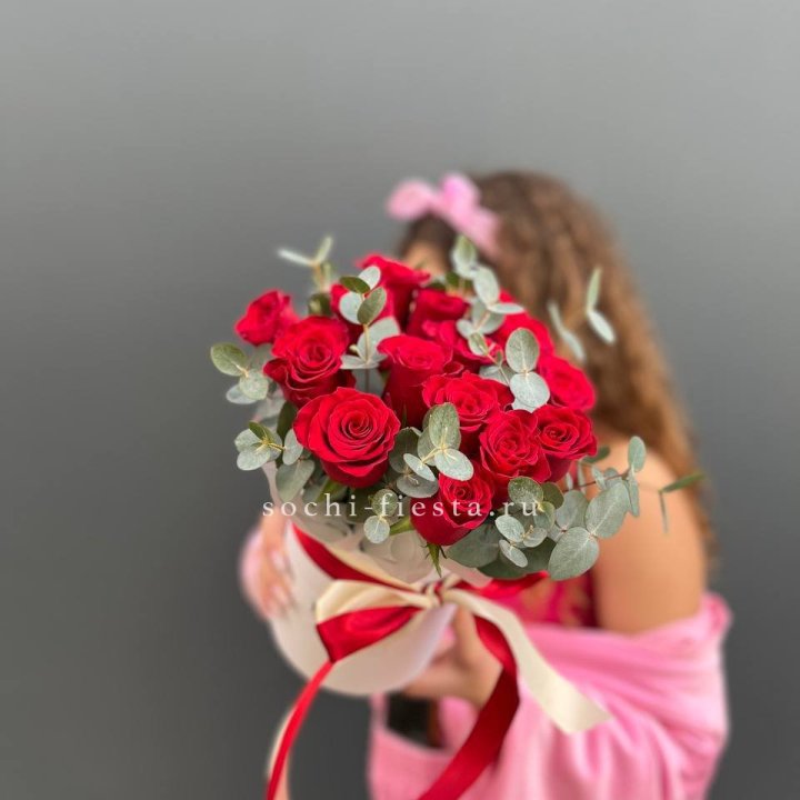 15 Красных роз в боксе №2 в Йошкар-Оле