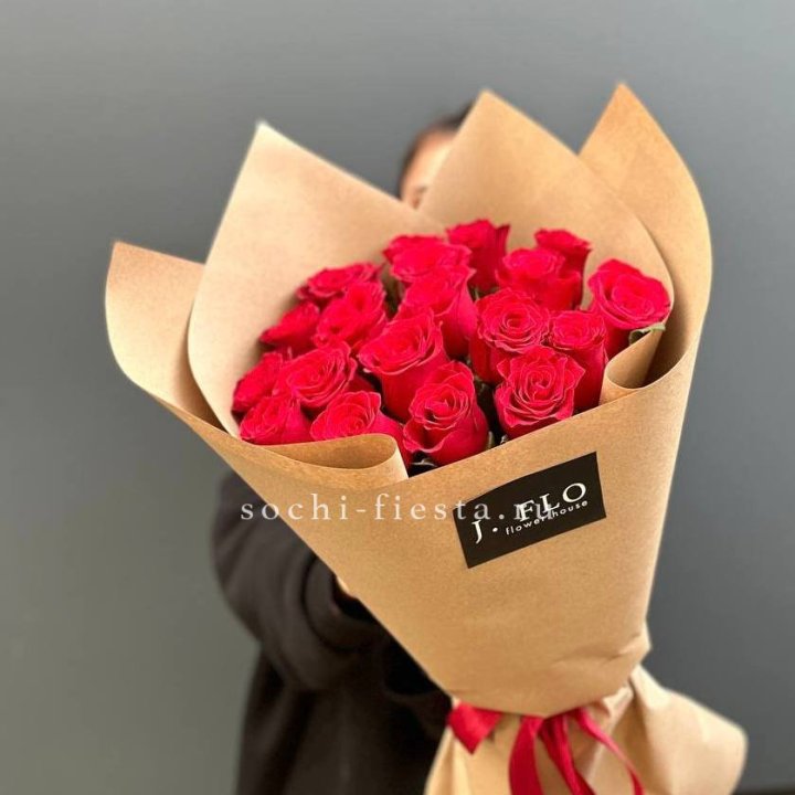 19 красных роз в крафте в Йошкар-Оле