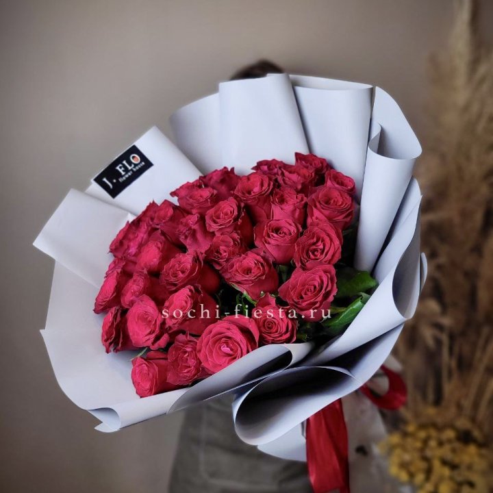 Красные розы 33 шт в Йошкар-Оле