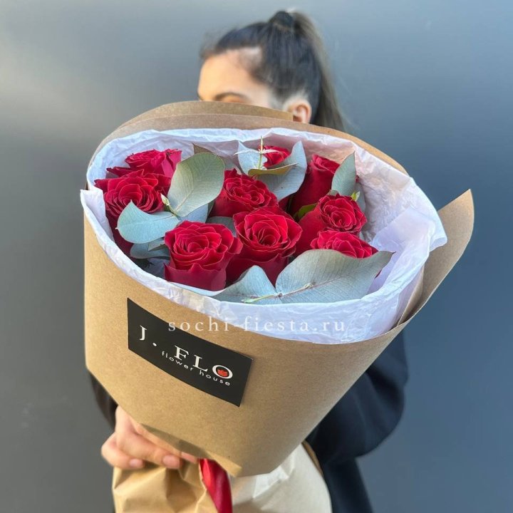 9 роз с эвкалиптом в Йошкар-Оле
