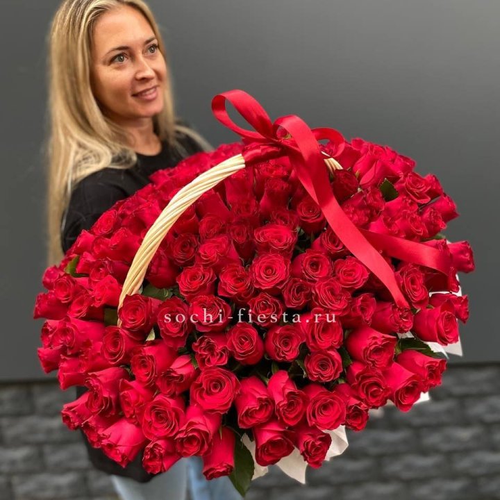 151 красная  роза в корзине в Йошкар-Оле