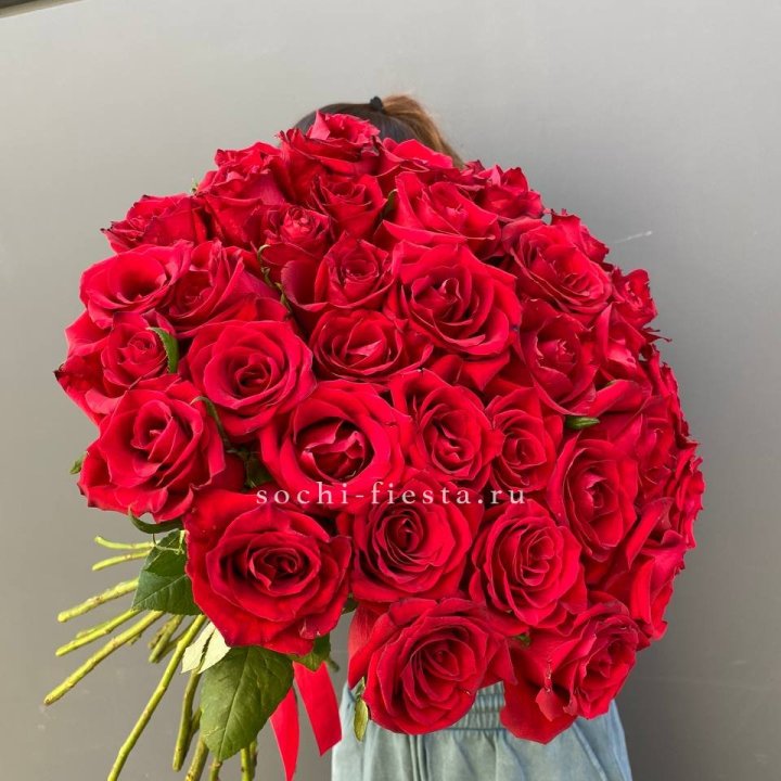 35 красных роз под ленту в Йошкар-Оле