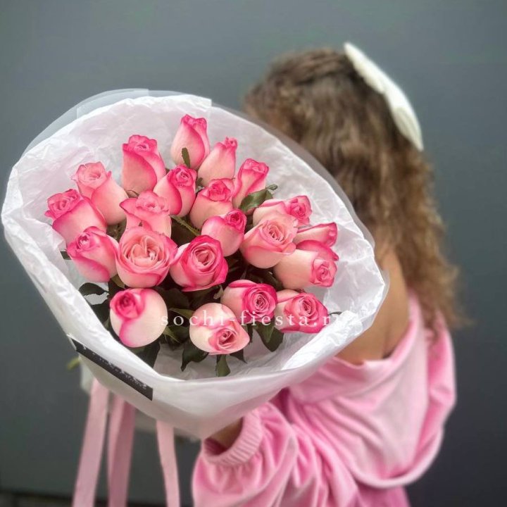 21 розовые розы Венди  в оформлении в Йошкар-Оле