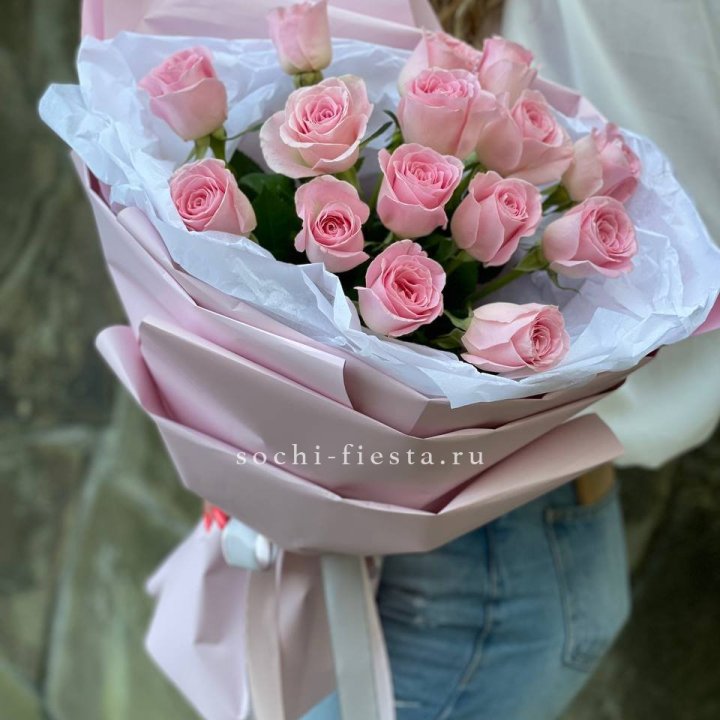 Розовые розы в авторском оформлении в Йошкар-Оле