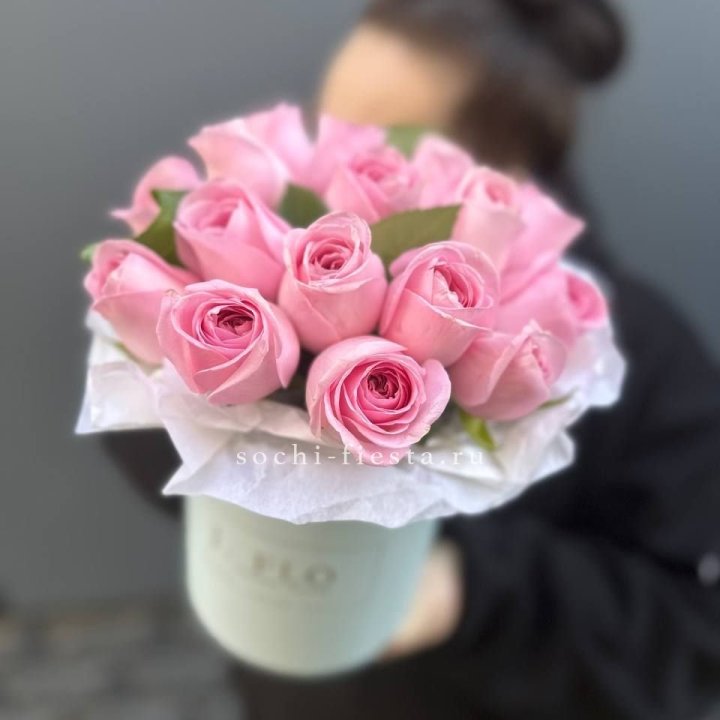 17 розовых роз в цилиндре в Йошкар-Оле