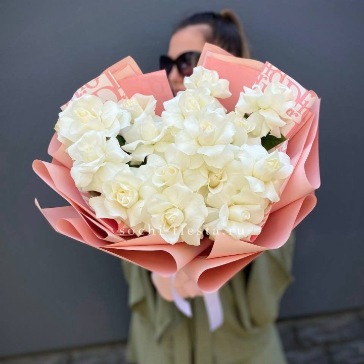 Белые розы "Аморе" в Йошкар-Оле