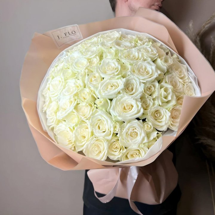 51 белая  роза в оформлении в Йошкар-Оле