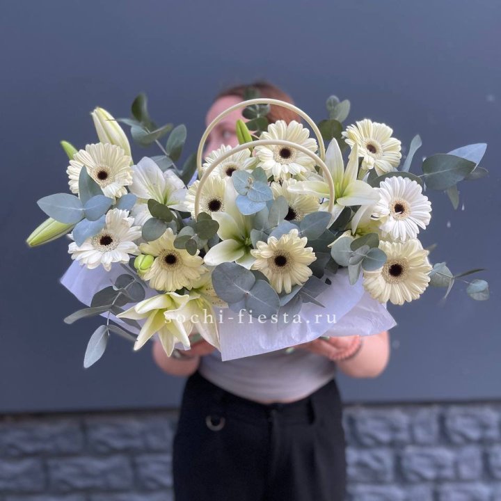 Сумочка лилии и герберы в Йошкар-Оле