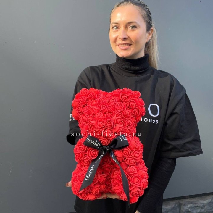 Медведь из роз красный в Йошкар-Оле